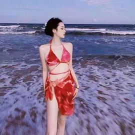 比基尼;连体泳衣