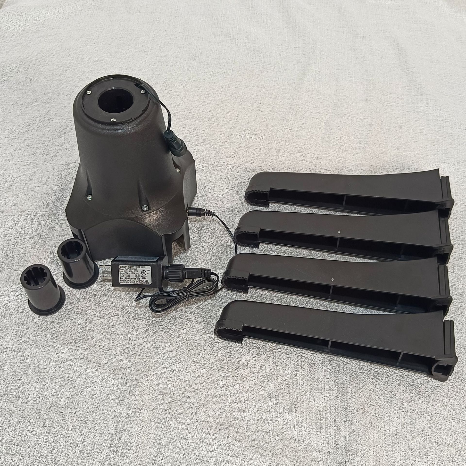 Accesorios de base rotatoria eléctrica del árbol de Navidad de control libre de dirección calibre ajustable de soporte de metal del árbol de Navidad pie de hierro