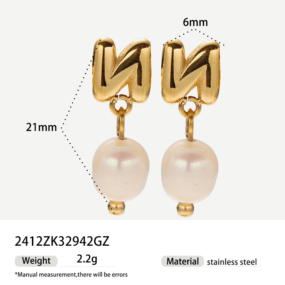 Alta europa y americana de acero inoxidable pendientes de perlas de alta calidad nicho simple joyería de acero de titanio letras pendientes de oro y plata mujeres