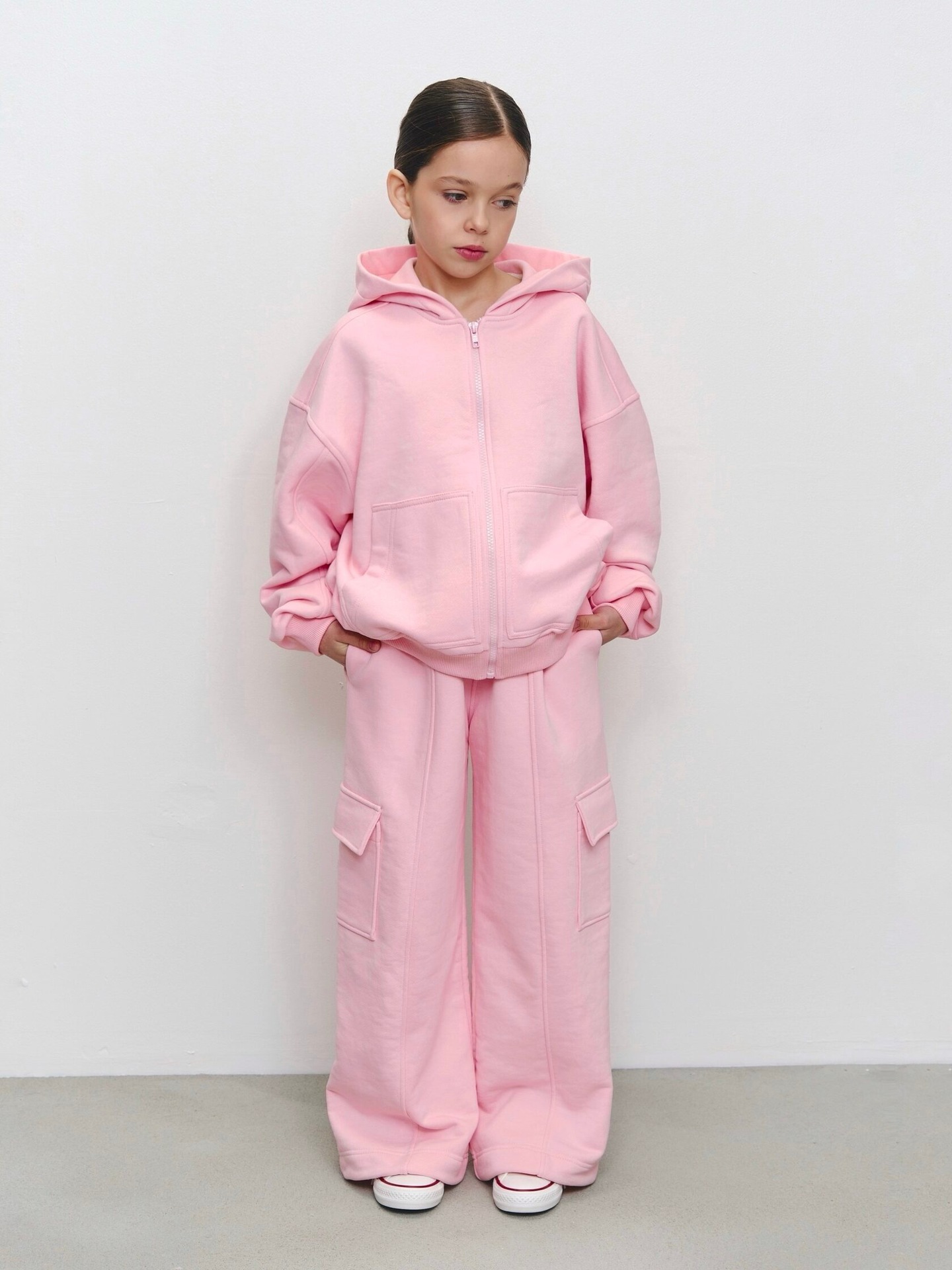 Barnjacka med huva och dragkedja i enfärgad casual stil_voghion.com