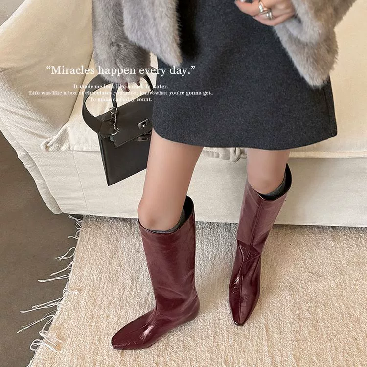 2024 осень и зима новые покажи ноги прямые рыцарские сапоги в британском стиле модные дикие квадратные сапоги с низким каблуком, но высокие колени