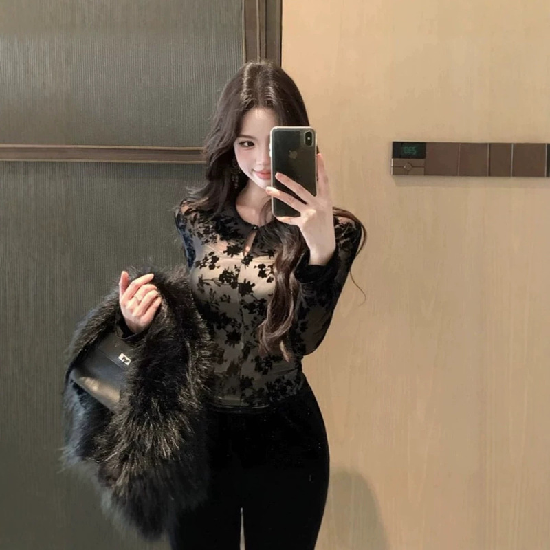Black sexy hollow lace base shirt, 2026 new stylish and unique design, super attractive, slim-fit long-sleeve top