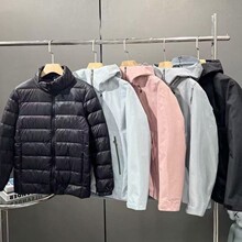 LT�B��ͬ������һ��q�ɼ�����Ůͬ��_�h�±�ů���L��ˮ��ɽLOGO