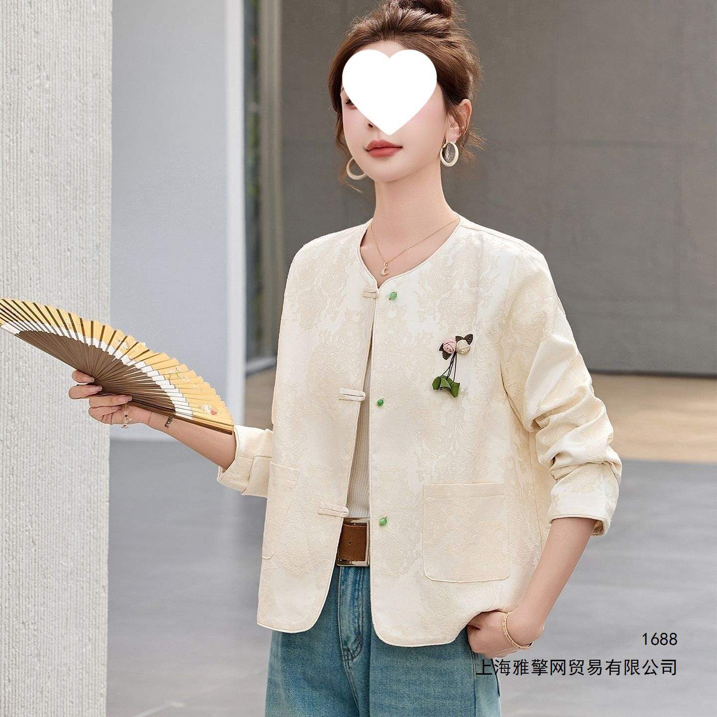 Chanel-inspired 2026 Spring/Autumn Chic Jacquard Round Neck Long-Sleeved Short Jacket with Chinese Style Single-Breasted Design