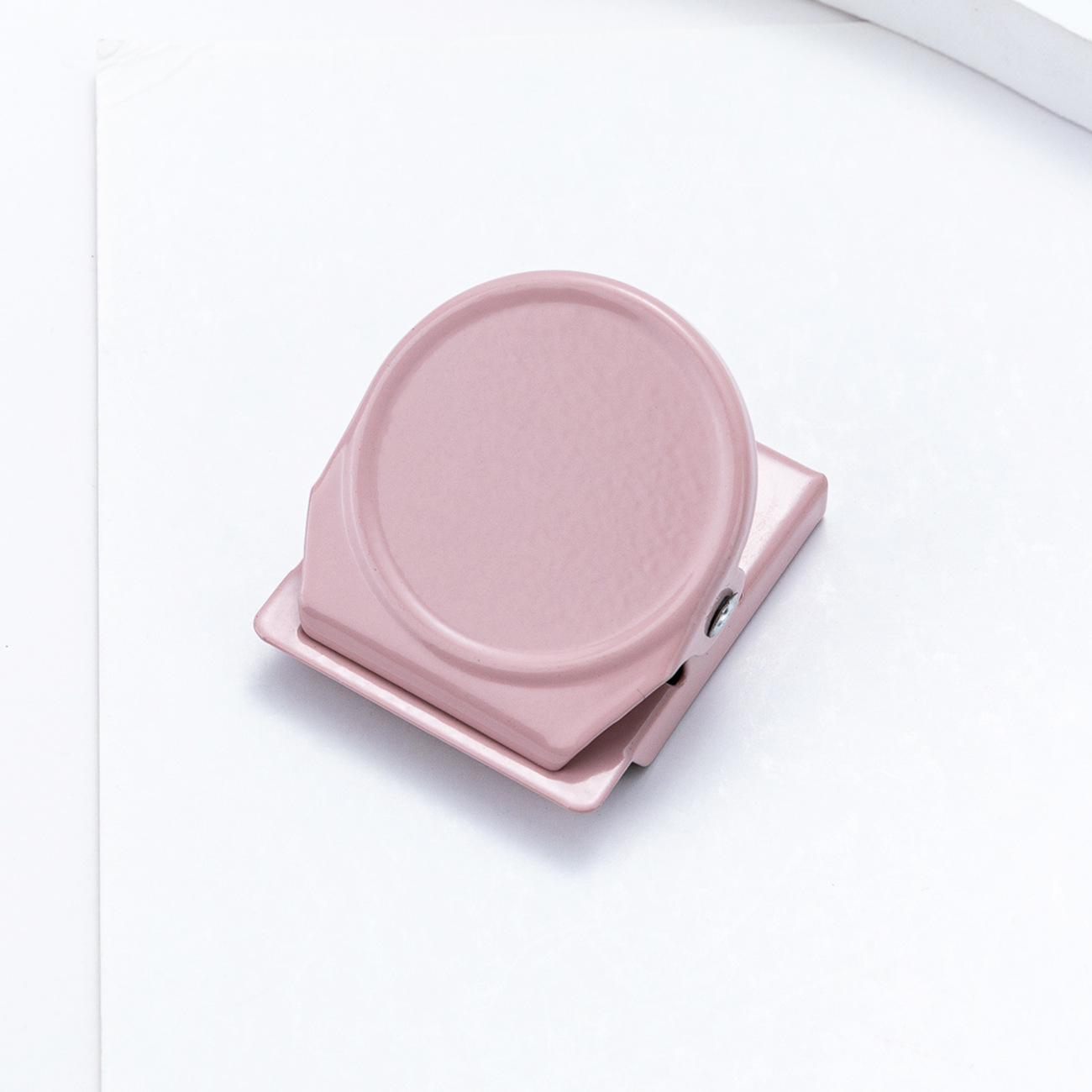 Nuevo clip de absorción magnética transfronteriza refrigerador pegado clip de imán clip de notas de color macarón sistema de metal refrigerador clip de mensajes de cocina