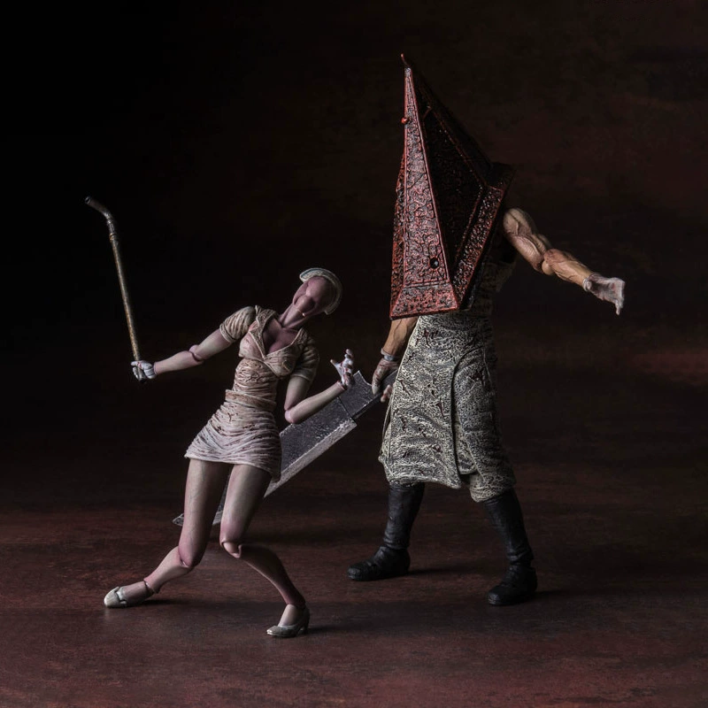 Фигурки из Silent Hill: медсестра с пузырчатой головой и Пирамидоголовый подвижные