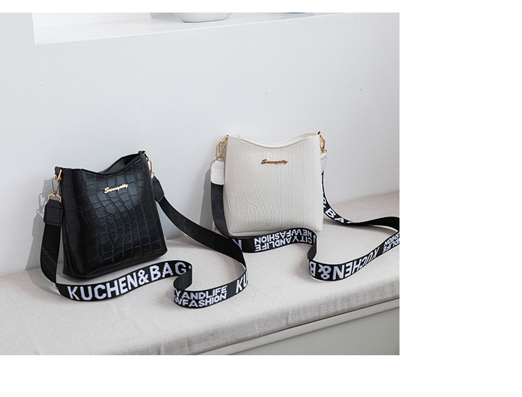Crocodile Pattern Crossbody Bucket Bag With Webbing Shoulder Strap_voghion.com