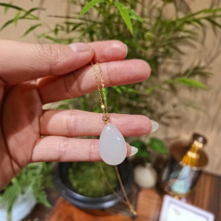Hetian jade suet white water drop pendant jade warm 18K gold inlay material transparent without impurity and crack