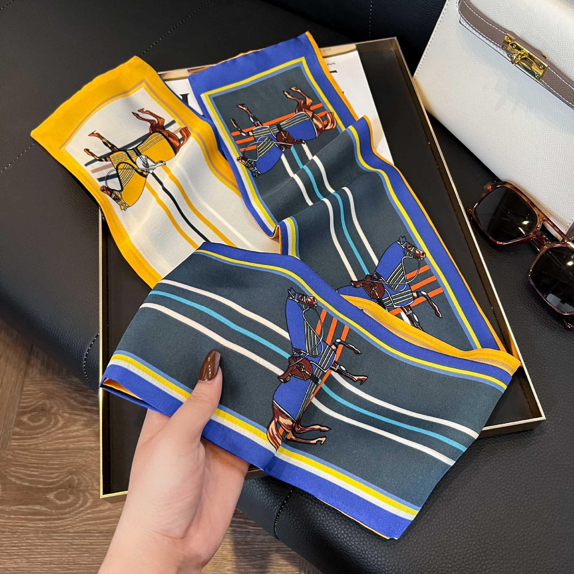 Nueva bufanda de seda pequeña banda larga estrecha para el cabello mujer estilo primavera y otoño moda madre bufanda estilo verano estilo fino serpentina bufanda al por mayor