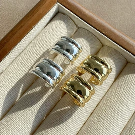 项链;耳环;耳钉