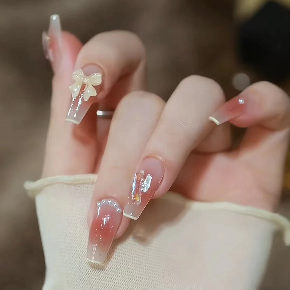 Armadura de vestir de moda degradada al por mayor de diamantes rotos lazo de perlas uñas de uñas 24 piezas uñas simples con incrustaciones de diamantes