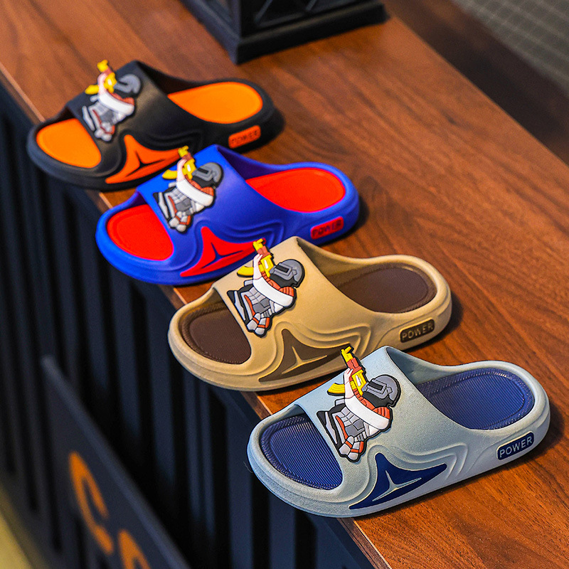 Niños comer zapatillas de pollo para niños verano 2025 nuevo antiderrapante en el hogar interior y exterior zapatillas silenciosas de dibujos animados suaves