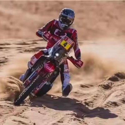 �ӹ������¿�100%��ɫԽҰĦ�г�������˿ѹ��������Ů��е���ڴ�