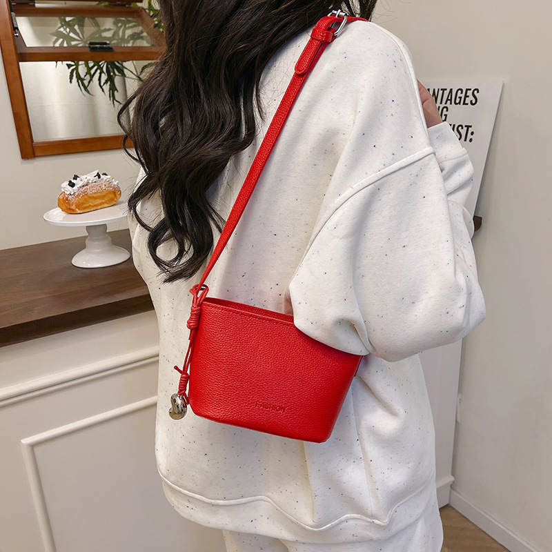 大衆デザインバケツバッグ2025ファッション個性新ファッション春シンプル女性質感シングルショルダーバッグ|undefined