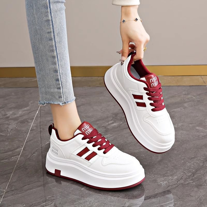 2025 primavera y otoño nueva moda todo-fósforo zapatos de cuero zapatos blancos de plataforma para mujer deportes y ocio zapatos de moda para mujer