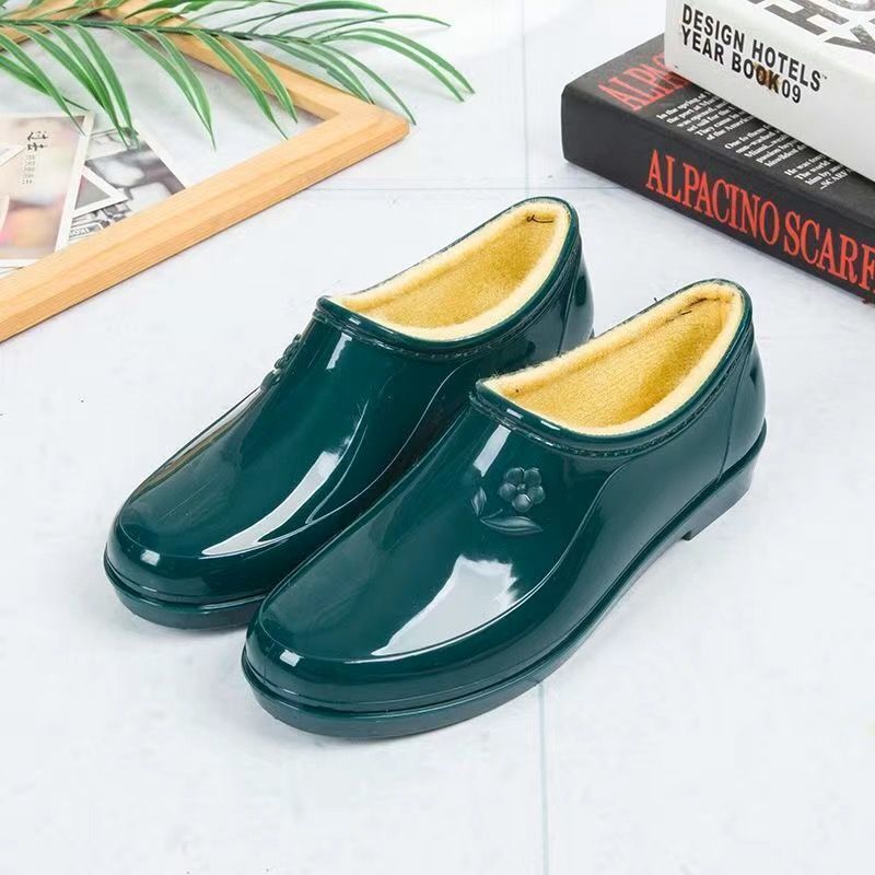 Zapatos de lluvia de cuatro estaciones para mujeres de tubo corto, zapatos de saliva poco profundos para mujeres, zapatos de goma de cocina para trabajar fuera, algodón resistente al desgaste, antideslizante
