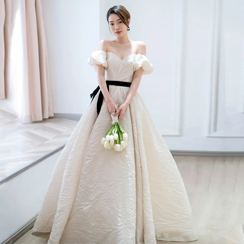 Satin Wedding Dress, High-End New Style, Off-Shoulder White Jacquard Gown, Vintage Simple Bridal Dress for Going Out to Banquets, Light Wedding Dress