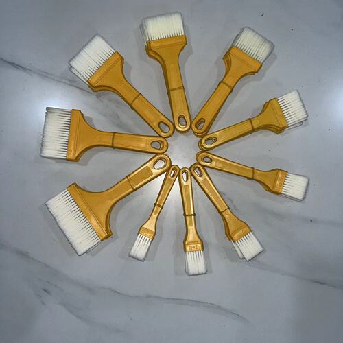 Thickened plastic paint brush, plastic yellow handle oil brush, non-shedding barbecue brush, hair transplanted small brush, cleaning oil brush
