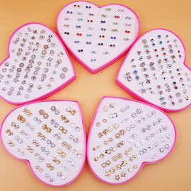 36对粉色桃心礼盒套装随机混款塑料镶钻小耳钉可爱