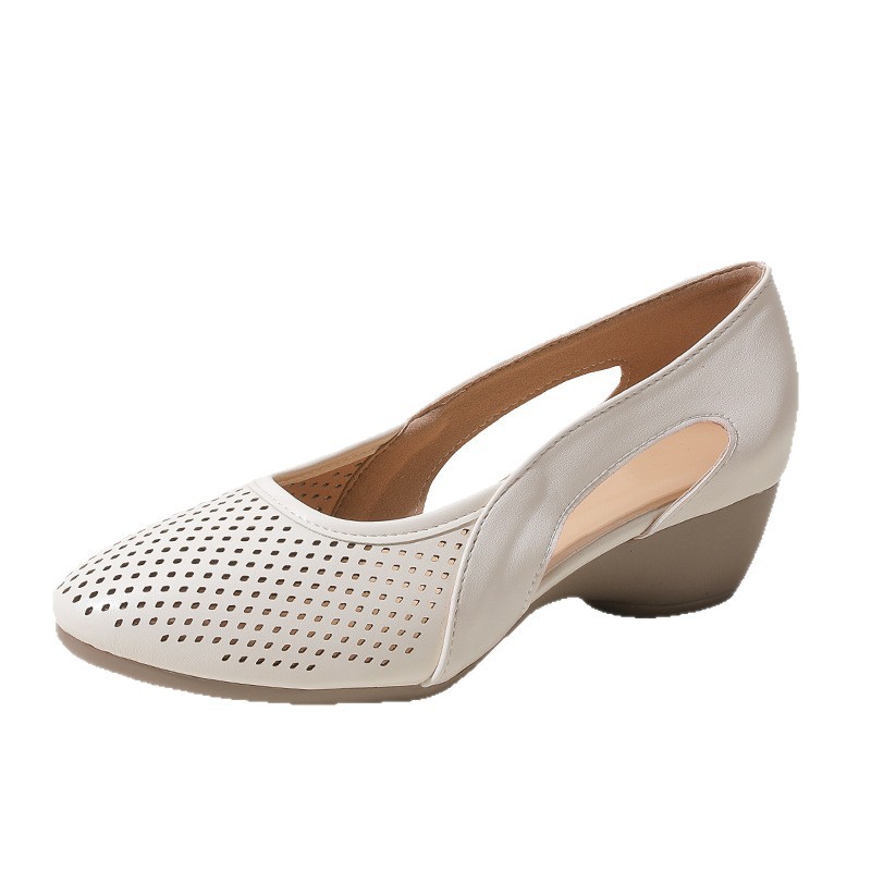 2026 verano nuevo cuero suave agujero agujero zapatos de moda mujer sandalias de suela suave transpirables de talón grueso zapatos de talón bajo