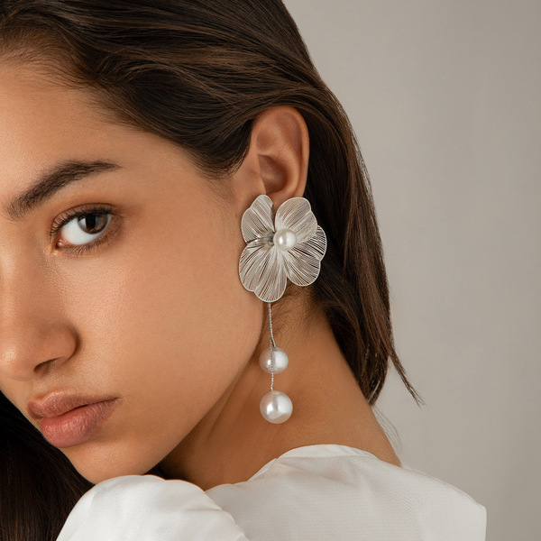 three dimensional universal earrings with tassels