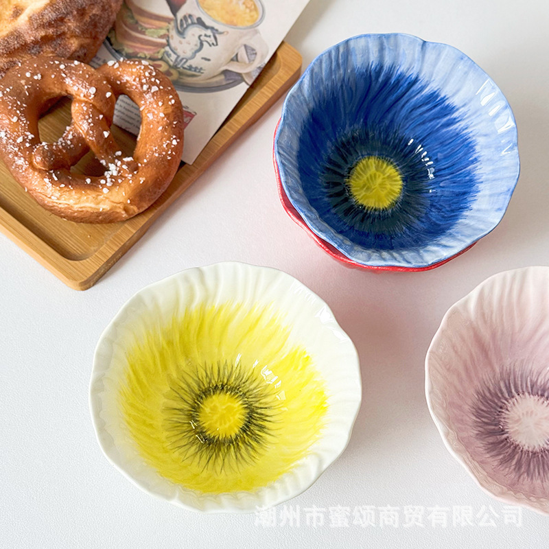 花の陶磁器の茶碗の女性の個人の専用の碗は釉薬の下で彩りの食器を備えます。|undefined
