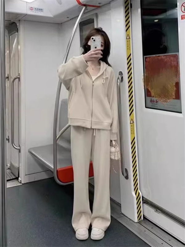 2024春と秋の大きいサイズの帽子付きのカジュアルスポーツスーツの女性の新型ファッションの大きいサイズのズボンの2つのセット|undefined