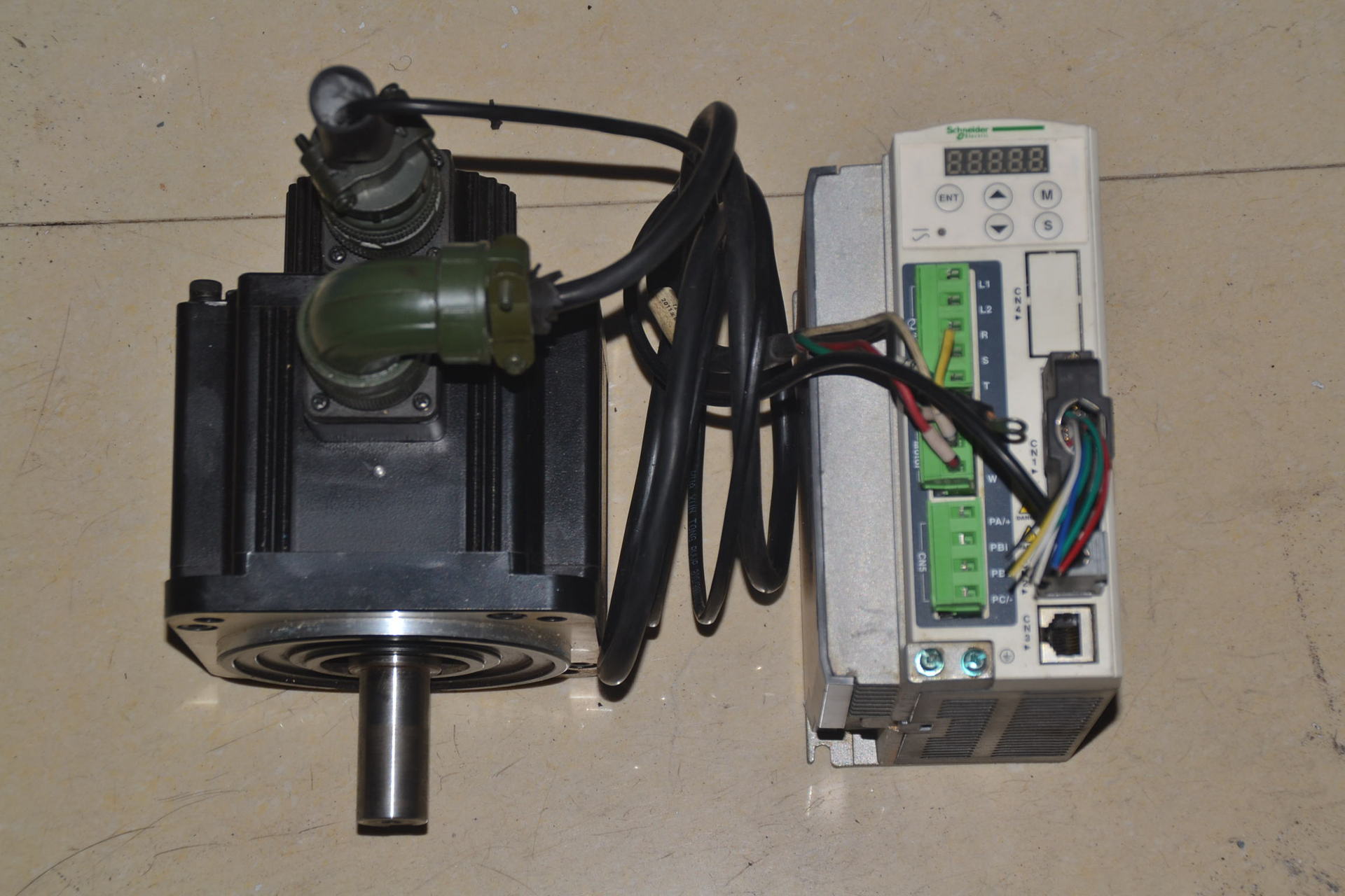 施耐德LXM23DU10M3X BCH1302N12A1C  LXM23AU10M3X 1KW伺服套装