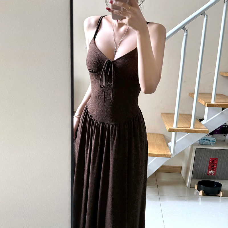 French-Style Elegant V-Neck Strap Dress for Women, Summer New Seaside Vacation Style, Waist-Length Dress, Elegant and Slimming French-Style Elegant V-Neck Strap Dress for Women, Summer New Seaside Vacation Style, Waist-Length Dress, Elegant and Slimming