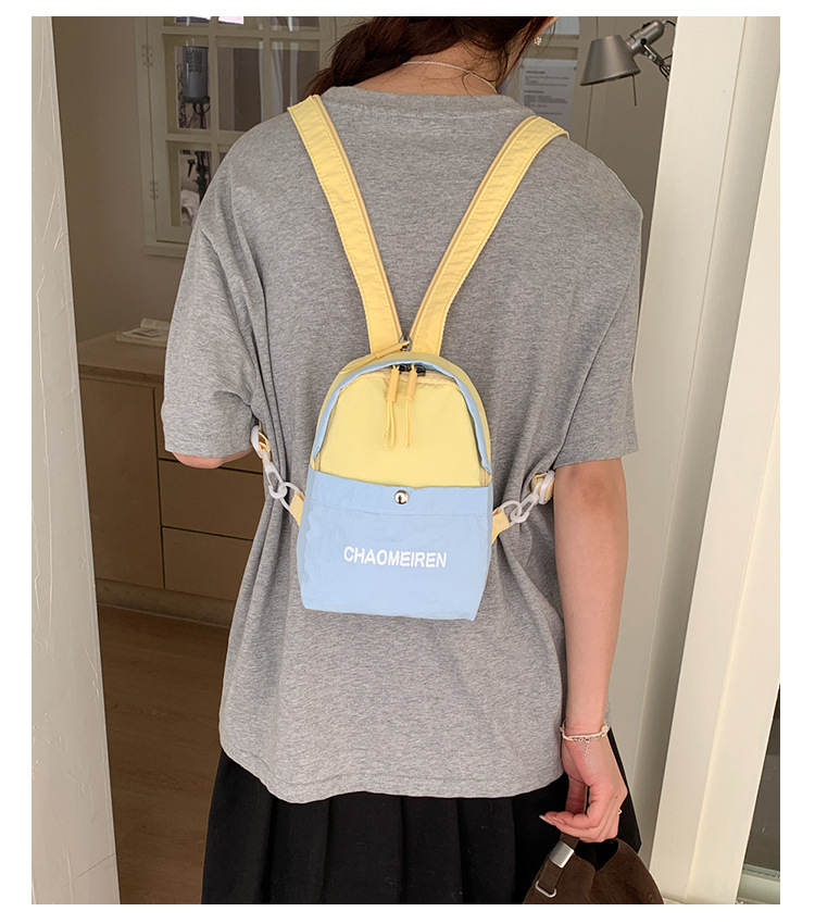 Mała torba w blokach kolorów, stylowy plecak z płótna, niszowy design, mini plecak_voghion.com