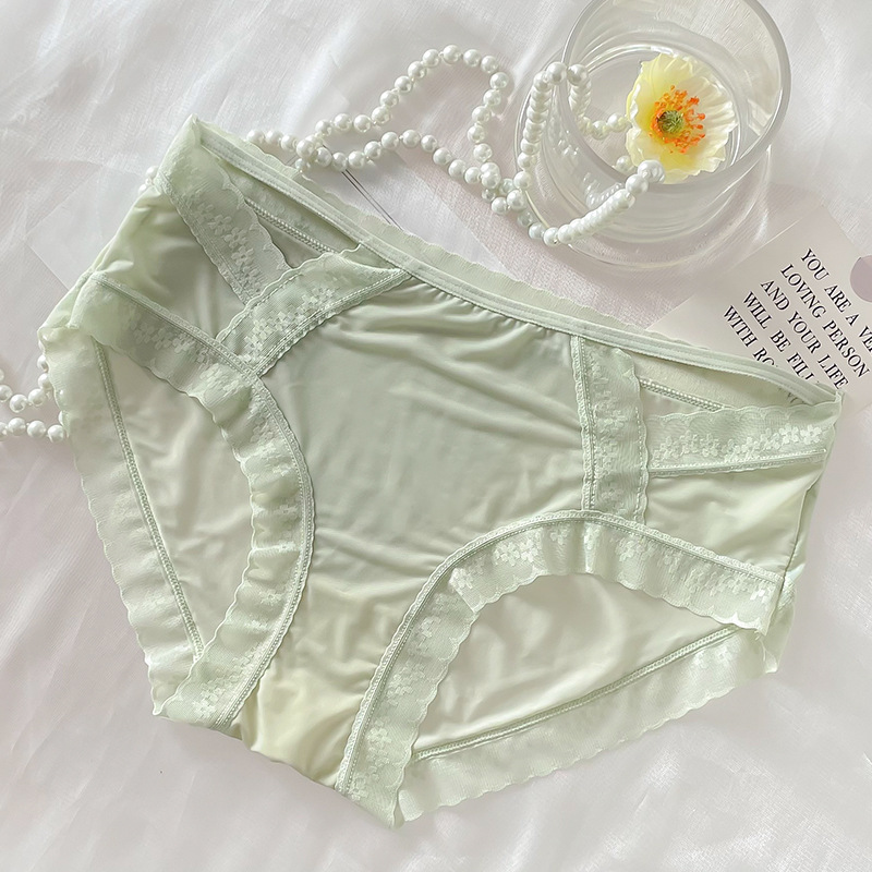 Ropa interior de encaje de las mujeres de verano delgada sin costuras cintura media sexy triángulo de seda de hielo pantalones cortos puro deseo transparente ropa interior de niña