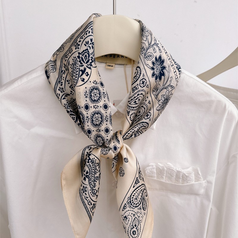 Pañuelo cuadrado de flor de anacardo coreano 2025 nuevo estilo bufanda de seda de alta gama femenina correa para el cuello accesorios decorativos para el cuello