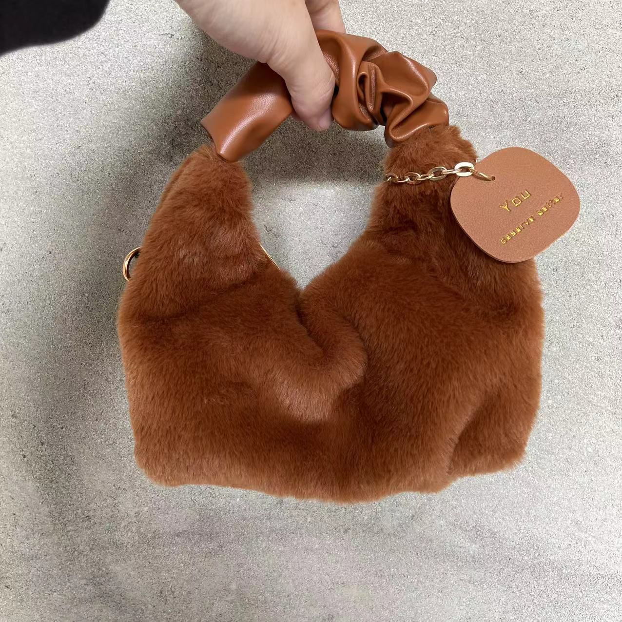 Bolso de peluche de hada de moda para influencers, nuevo modelo de invierno 2025, bolso de mano lindo, bolso de mujer de peluche, bolso de hombro y bandolera.