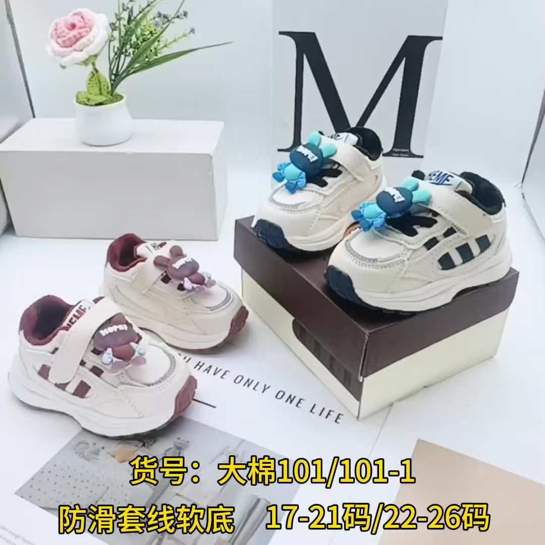 Zapatos infantiles de algodón de vello para niños y zapatos deportivos de invierno 2025 zapatos de algodón calientes para bebés