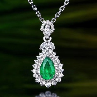 Fashion All-match Diana Drop Pendant 0.51 karat Emerald Pendant 18K Gold Pendant Jewelry