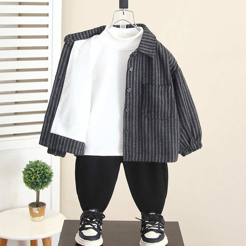 6920 Camisa gruesa de otoño e invierno de manga larga para niños 2025 nuevo estilo chico guapo más chaqueta de terciopelo ropa de invierno para bebés