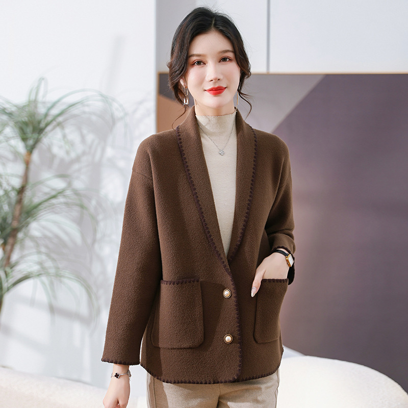 2026 New Style Spring Sweater Cardigan Jacket Short Style for Middle-Aged Women Aged 40-50 Autumn and Winter Tops