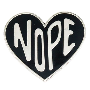 Popular Foreign Trade Item: Personalized Metal Brooch, Enamel Lapel Pin with a Unique Heart Design, Black Heart-Shaped Badge for Backpack Decoration