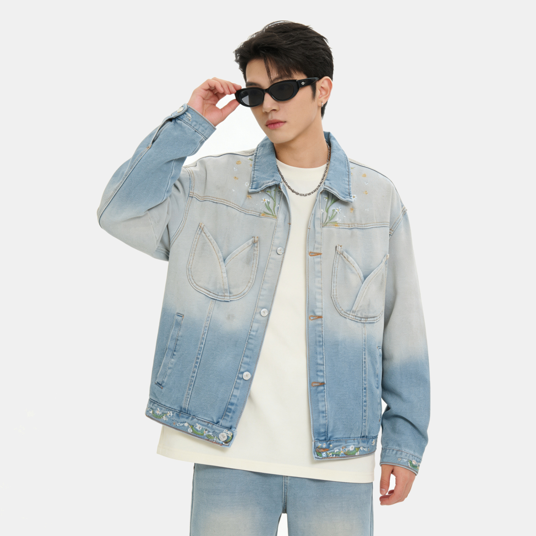 Floral Embroidery Washed Denim Jacket For Men And Women, Retro Loose Gradient Distressed Jacket_voghion.com