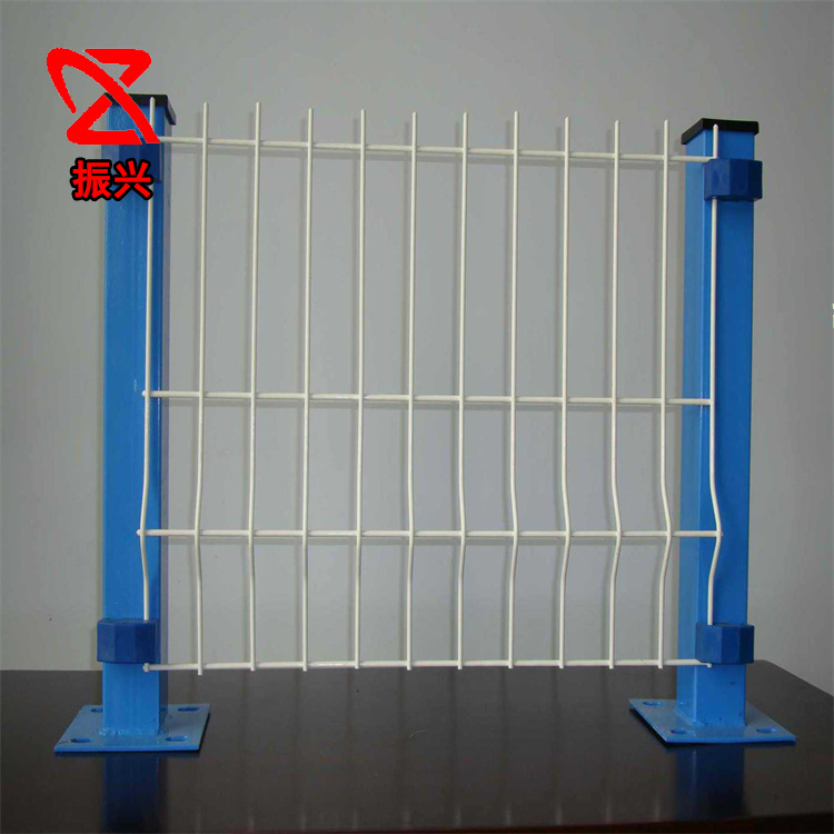 三角折弯桃型柱护栏网 隔离护栏园艺围栏铁丝网护栏园林护栏网