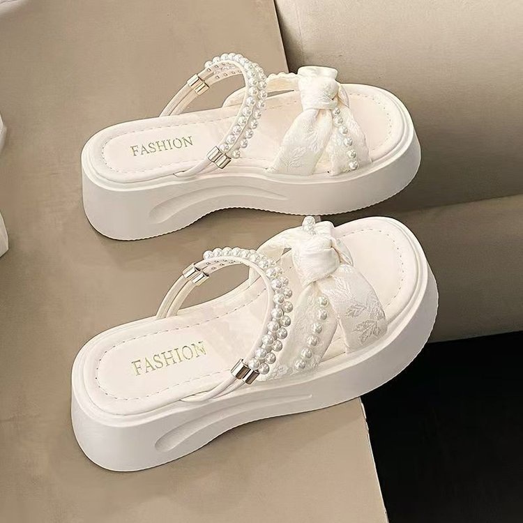 Zapatillas de estilo nacional de perlas para mujeres de verano 2026 nuevo estilo de hadas con falda no cansarse pies zapatillas frías damas