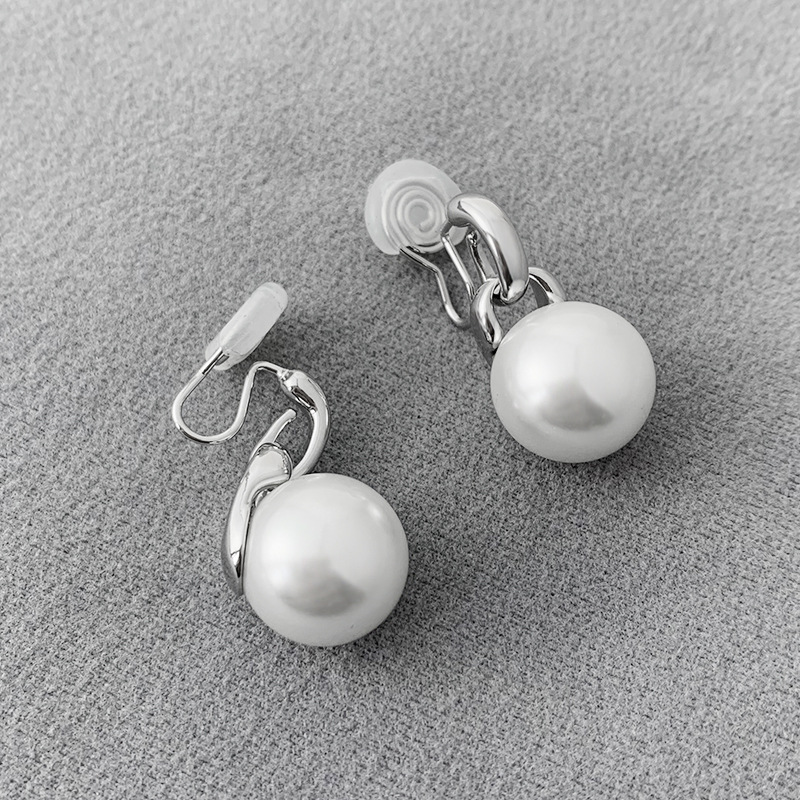 16g Weight 925 Sterling Silver Ear Needle Material Pearl Inlay Material Ear Cuffs, Ear Studs Classification 1 Pair Quantity Banquet, Daily, Date Occasion Copper Material Geometric Pattern All Seasons Season Women's Gender Plating, Inlay Design Elegant Style 1 Pair Elegant Geometric Plating Inlay Copper Pearl Ear Cuffs Ear Studs 19