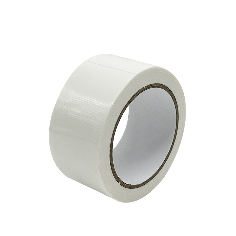 Los fabricantes venden al por mayor cinta a base de tela de un solo lado color 50 m película de mantillo adhesiva fuerte sin dejar marcas alfombra a prueba de viento cinta a base de tela