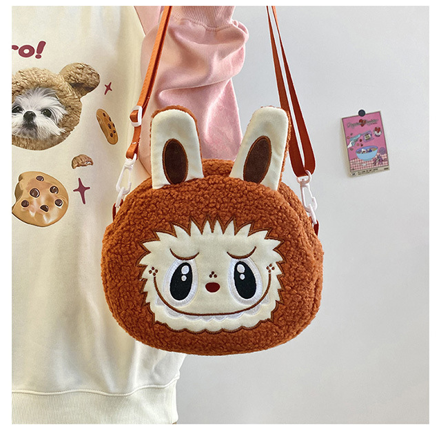 Venta directa de fábrica: bolsas de maquillaje de dibujos animados, muñecos de peluche, juguetes portátiles para niños, bolsos para mujer, muñecos de máquina de garras y otros productos.