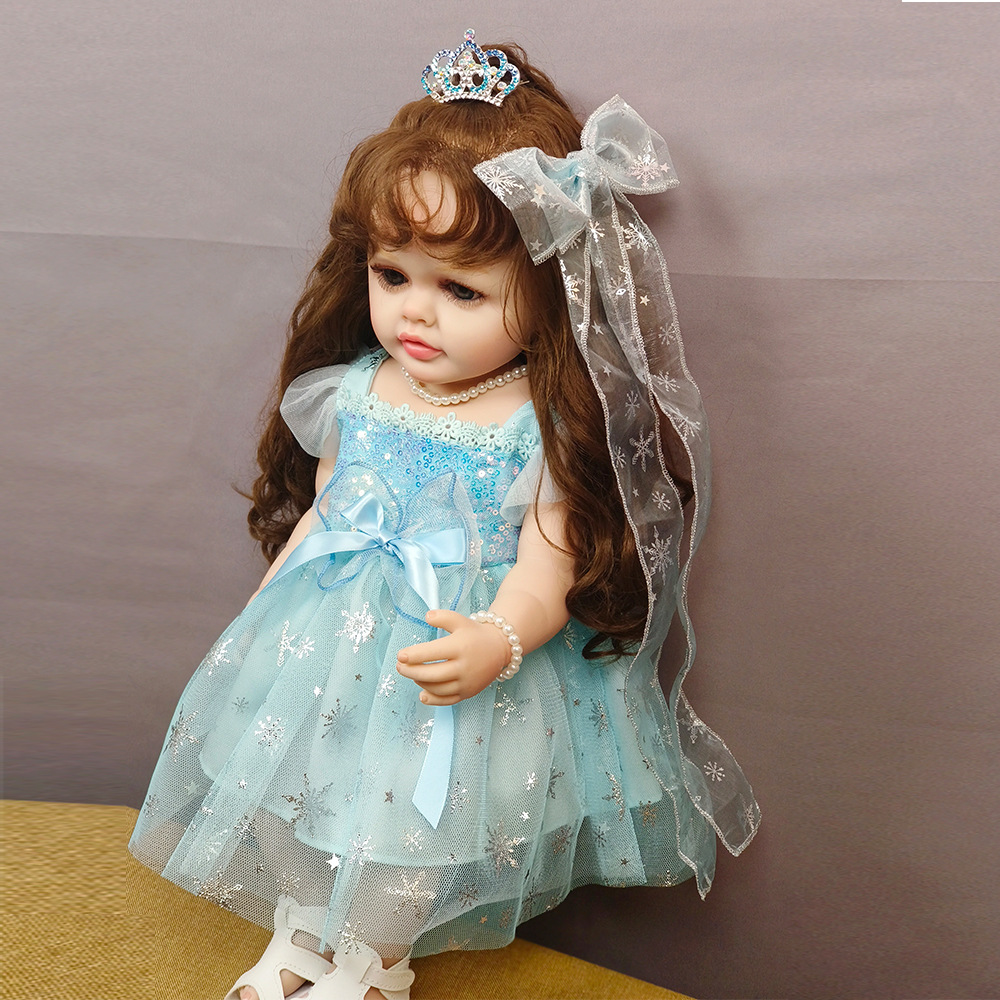 Muñeca suave artificial de 55cm, muñeco realista con cara sonriente, oso de fresa que puede entrar en el agua para acompañar el juguete de muñeca