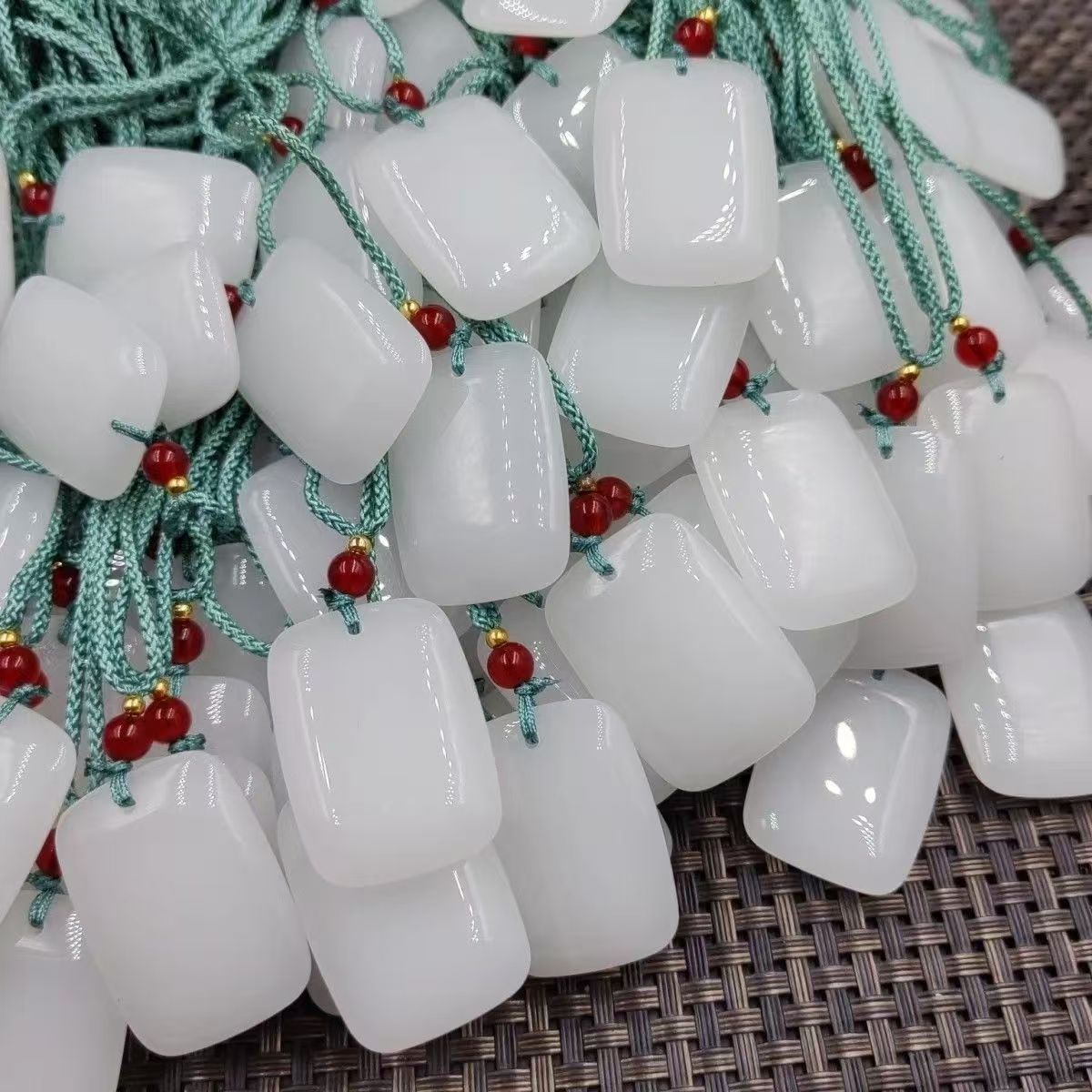 [Manufacturer Wholesale Price] Hetian Jade Natural Xinjiang Hetian Gold Silk Jade Safe and Sound Pendant Men's and Women's Necklace