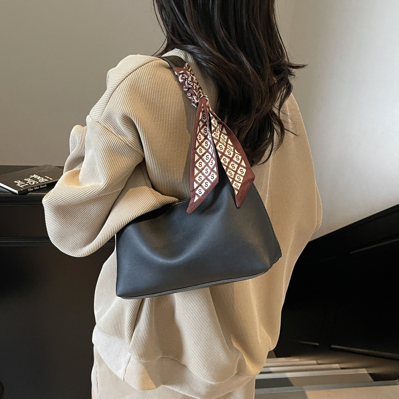Bolso pequeño de axila de estilo occidental de todo fósforo transfronterizo para mujer 2025 nuevo bolso de axila de textura simple bolso de hombro casual de moda