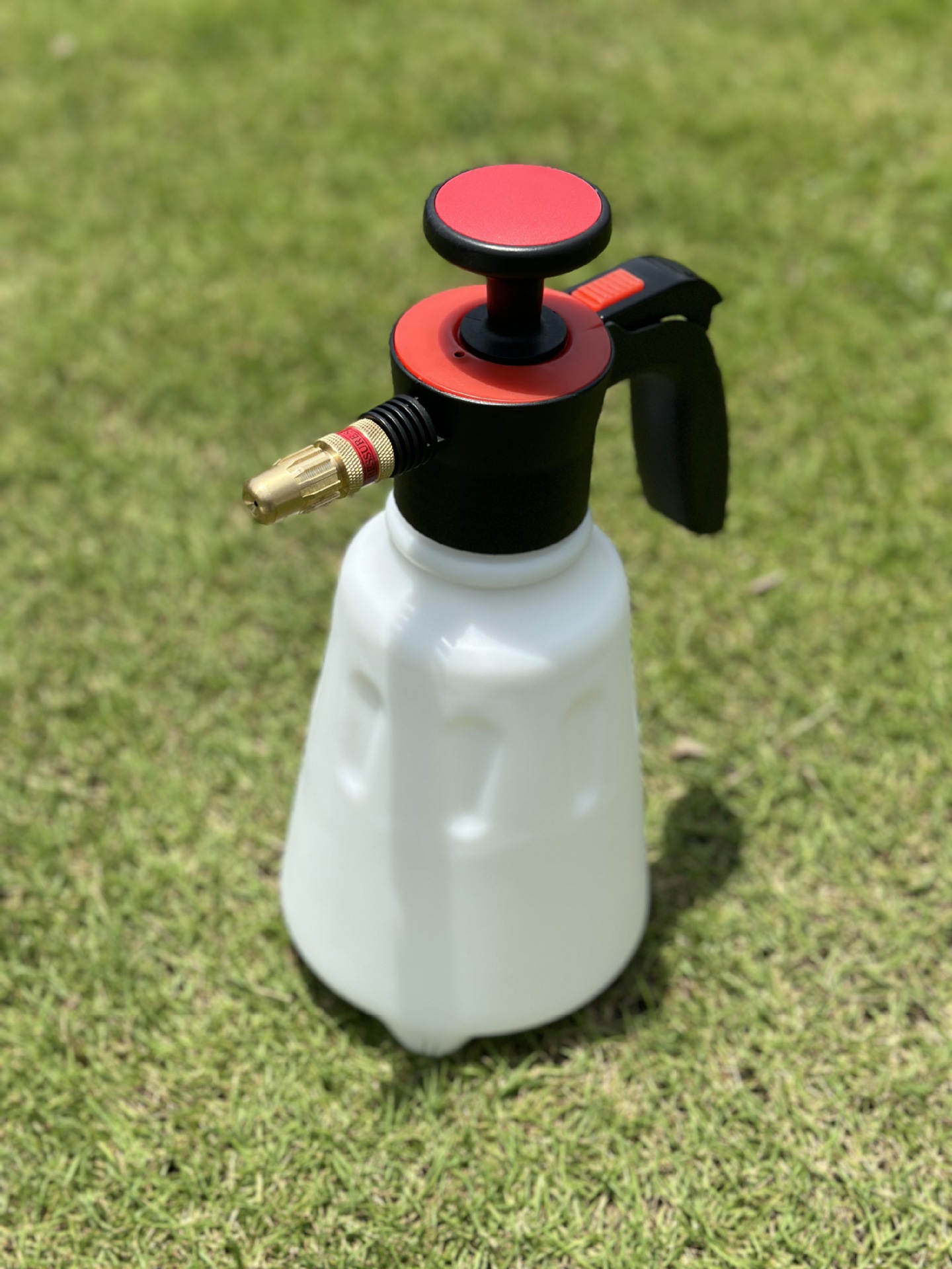 Manual Air Pressure Copper Nozzle Sprayer Self-Cleaning Car Wash Disinfection Garden Watering Can_voghion.com