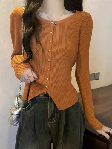 Chic, Slim-Fit Knitted Cardigan with Slit Design — Women's Spring/Summer/Winter Jacket for Petite Figures, Stylish Outerwear Top
