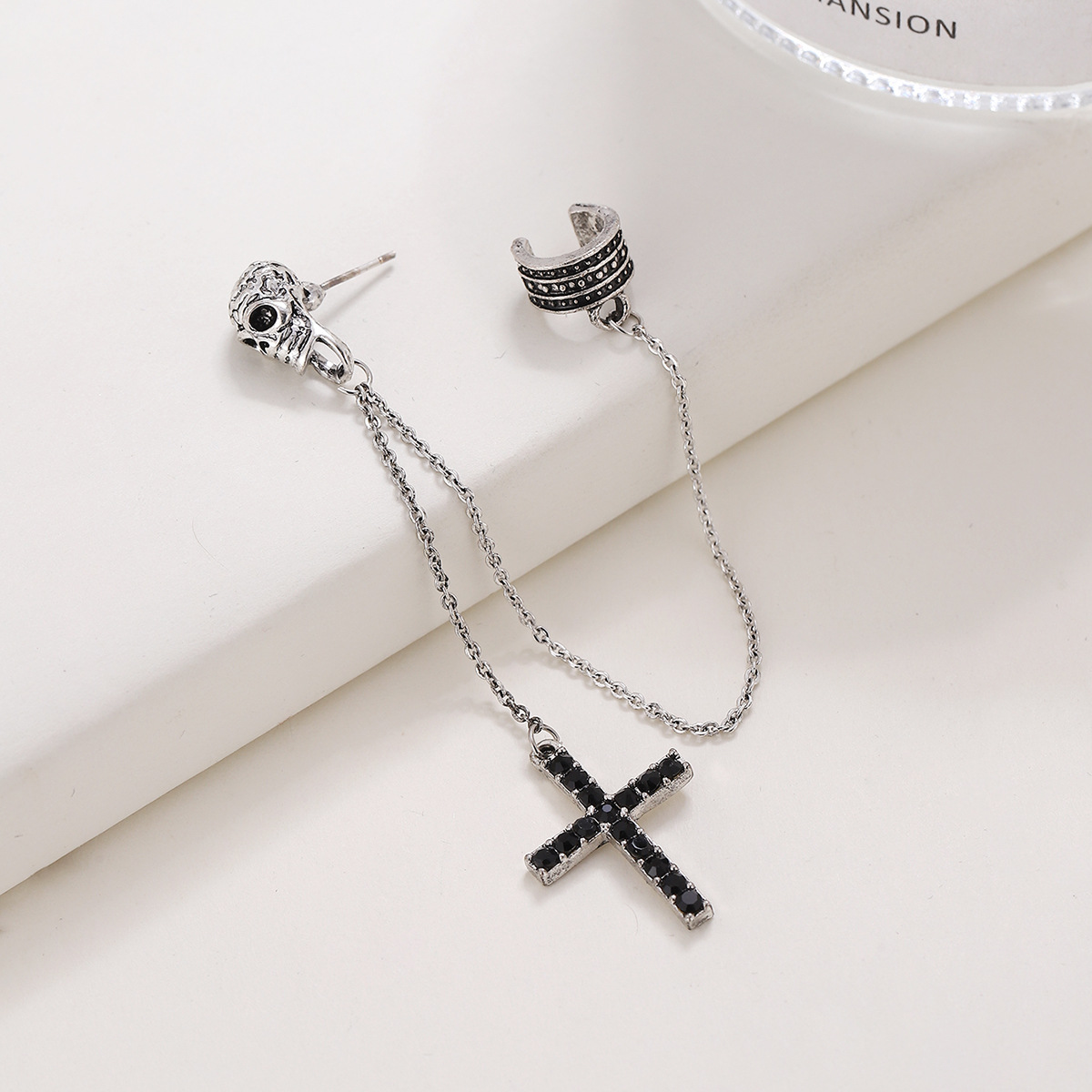 Europa y América discoteca salto geométrico Stud pendientes cráneo Cruz tallada pendientes de la oreja Cadena de clip de uñas colgante retro moda joyería fresca para las mujeres